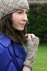 cocoon_hat_and_mittens_medium2-1