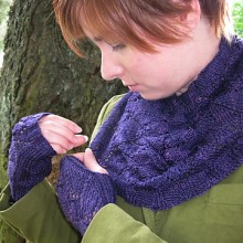 Aronia Cowl & Mitts